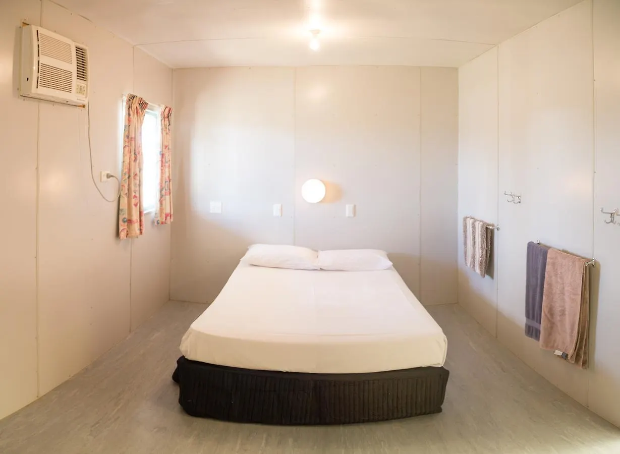 Stork Rd Budget Rooms - Private Rooms With Shared Bathrooms Access To Pool Лонгрич Хостел